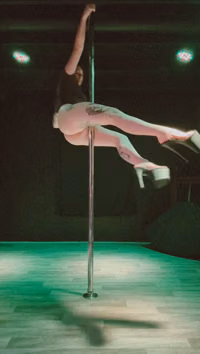 â¦girl ð #slowandlow #poledancing #transitions.mp4