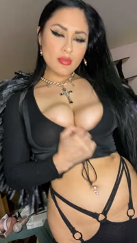 Selena Kyle - 5de9e2a1d124edd3f823b.mp4