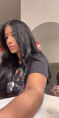 sutanya booty shorts mirror.mp4