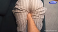 Padrastro se pone cachondo con su sexy hijastra.mp4