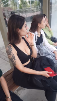 bus_candid4.mp4