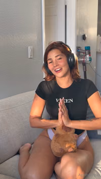 Agatha Vega_2026-04-13_Heeeey here’s an important message for all you for the next days 🥹🫶.mp4