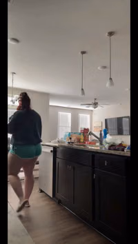 shawnalynn green booty shorts.mp4