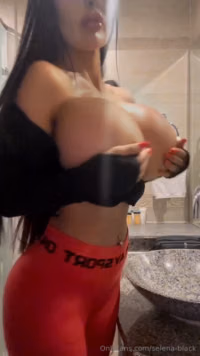 selena-black