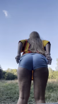 BaddieWithAFatty_SophieBIue_Outside is soo risky_1or630r.mp4