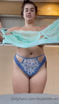 Tries out lingerie 2021-06-17 6m10s.mp4
