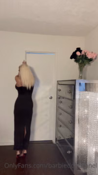 Black dress.mp4