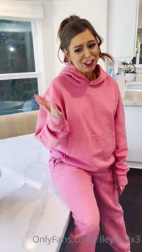 RILEY REID VIDEOS (304).mp4