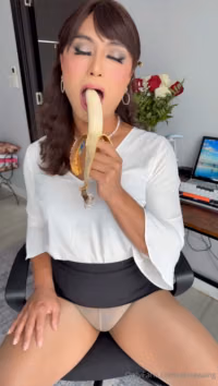 Alina Wang aka alinawang - 08-23-2025 OnlyFans Video - Is it your banana Can I eat - XXX shemale video available for online viewing on X-tg.mp4