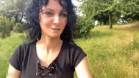 Laila-Banx - Pissen in der Natur - Wichs zu meinem Pissstrahl.mp4