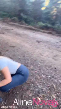Loira com bunda grande vai colher pinhão.mp4