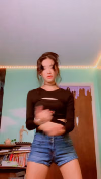 Idk how to tiktok dances but I just wanted to try the hair thingy ð© dcï¼ @tracy.oj #foryou [6991177914402311430].mp4