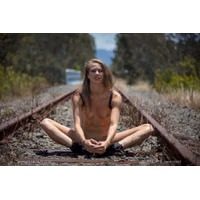 nude-muse_elly_on_right_track083.jpg