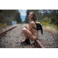 nude-muse_elly_on_right_track031.jpg