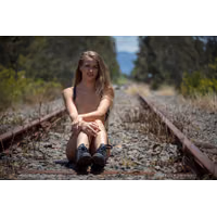 nude-muse_elly_on_right_track073.jpg