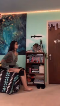 Can someone plz tell me how I wound up on the carpet oMg [7095520110395460910].mp4