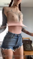 thecamdamage-29-04-2020-35696563-Discovered what may be my new favorite summer look to.mp4