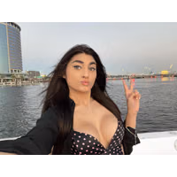trans_queen_G_1406387975114661890_1469451119533477891_1.jpg