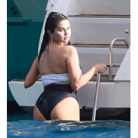 Selena Gomez (4).jpg