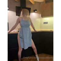 sophiesouth-04-05-2022-2432561993-Umm, Iâm not wearing panties. Theyâre not comfy while I'm cooking in my kitchenð¤¤.jpg