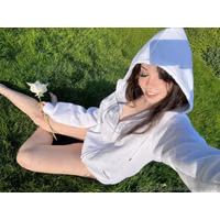Belle_Delphine_Naked_In_The_Garden_Onlyfans_Set_Leaked-USSVPS.jpg
