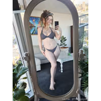 thelovelyisla-28-01-2021-2018879808-Do you like my new bikini  I have so many of them now. ð Are you a fan of the one piece.jpg