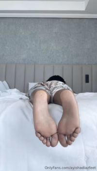 Ay1shaD1azlut_feet