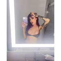 littlehollybeth-2022-05-25-2465966841-Wish I had this mirror at home.jpg
