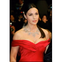 monica-bellucci-vestito-rosso-sexy-3.jpg