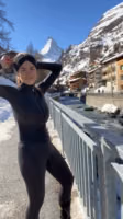 YogaTravelGirl
