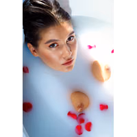 MetArt_Rose-Petal-Bath_Ellie-Luna_high_0034.jpg