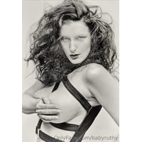 babyruthy B&W OnlyFans Hand Bra.jpg