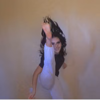 13andrea_botez_feet.jpg