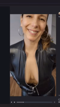 2023-03-07 - Poitrine sexy.mp4