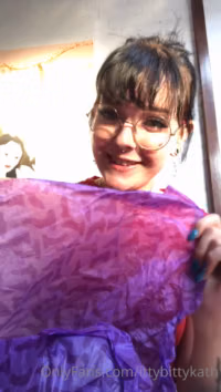 IttyBittyKath Onlyfans bad dragon unboxing Video (1).mp4